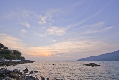 日落海滩的景色在泰国