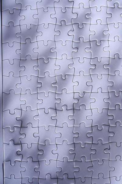 白色拼图完整的框架