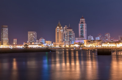 海滨城市夜景