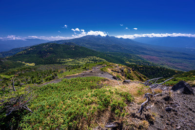 日本长野县矢状武高地国家纪念物的秋天山景