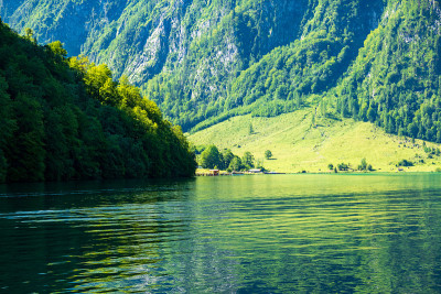 贝希特斯加登湖Königssee，一个阳光明媚的夏日