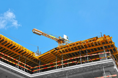 起重机及高层建筑工地