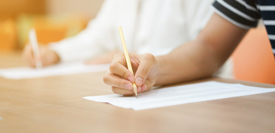 为下次考试奖学金概念阅读书籍后，合学生手在试卷上选择答案