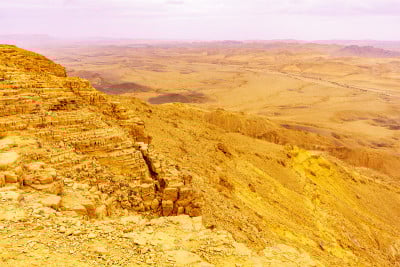 Makhtesh(火山口)Ramon的日落视图