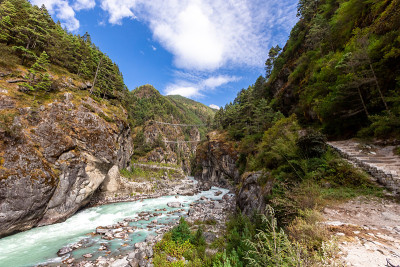 珠穆朗玛峰，珠穆朗玛峰大本营的吊桥，喜马拉雅山脉，萨加玛塔国家公园，尼泊尔。