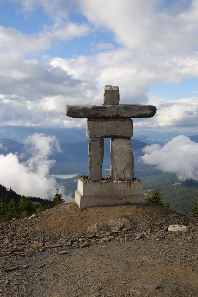 inukshuk在山