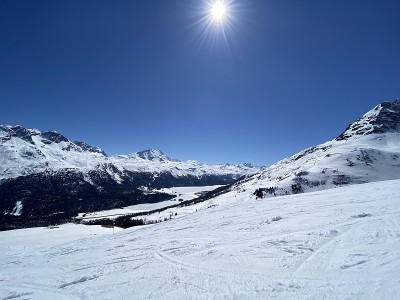 瑞士恩加丁圣莫里茨柯维格利亚滑雪区的斜坡