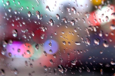 雨天汽车玻璃