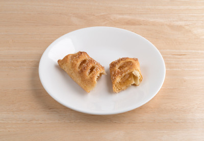 碎在盘子里的苹果果馅饼