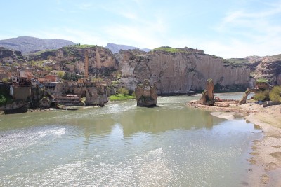 游览历史名城Hasankeyf。蝙蝠侠