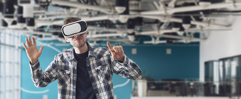 使用现代技术vr眼镜，虚拟现实眼镜