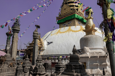 Swayambhunath，也被称为猴子寺庙位于尼泊尔加德满都的中心