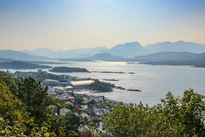 从Aksla, Alesund，挪威的视角，群岛，岛屿和峡湾的全景。