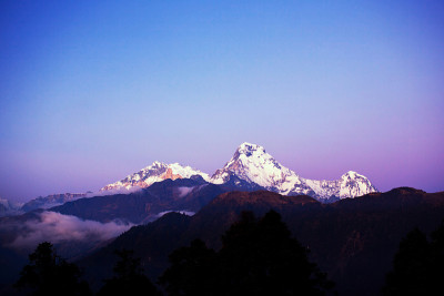 Machapuchare和Annapurna分布在尼泊尔的Poon Hill