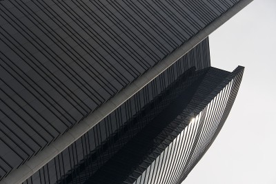香港摩天大楼的弧形阳光正面