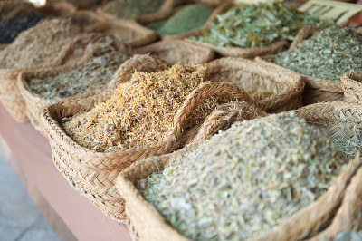 中世纪市场上的各种芳香药草