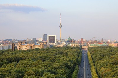 德国柏林Tiergarten公园鸟瞰图和柏林市主要地标，柏林，德国(Deutschland)