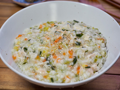 韩国食物鸡米粥，炒菜