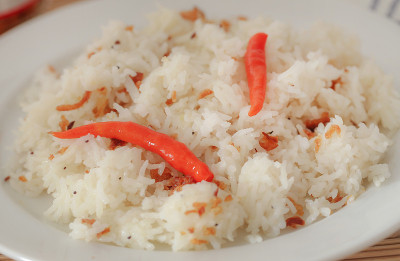 盘子里的肉饭
