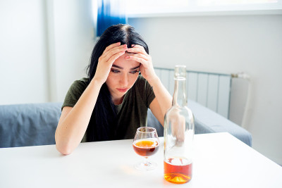 酒精上瘾的女人