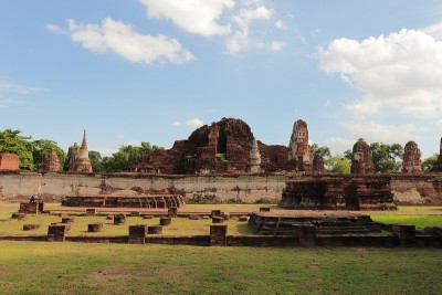 位于泰国中部大城府的大马哈塔寺的主要废墟。泰国大城府考古遗址。