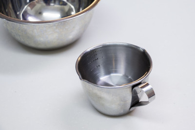 金属量杯