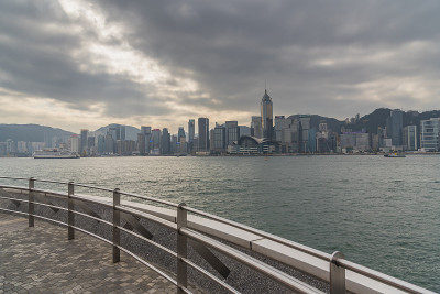 香港天际线与风暴云