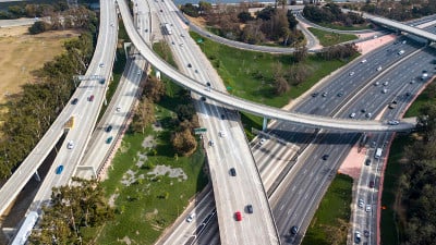 洛杉矶高速公路十字路口鸟瞰图