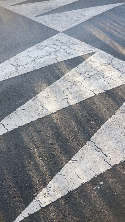 道路颠簸标志