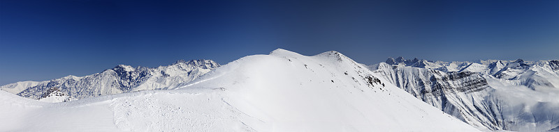雪山全景