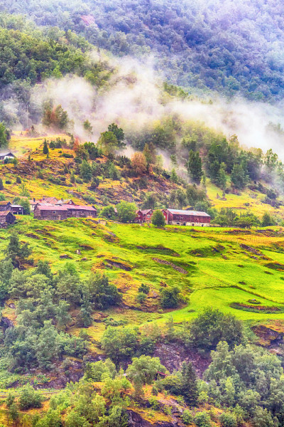 挪威的村庄和山区景观