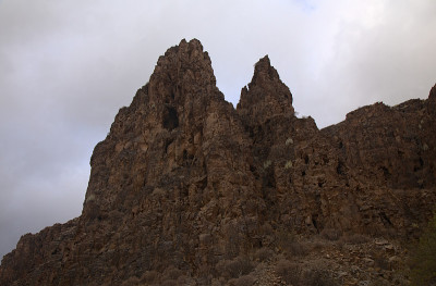 大卡纳里亚岛，沿着ravive Barranco Hondo的徒步旅行路线，岛屿南部的深峡谷，充满了