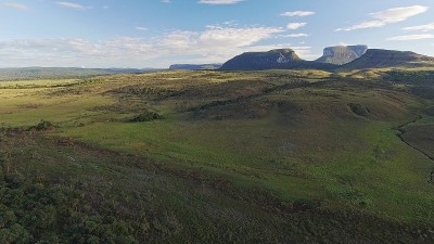 Canaima National Park tepuis的鸟瞰图:是eam、Kusary和Kuraw