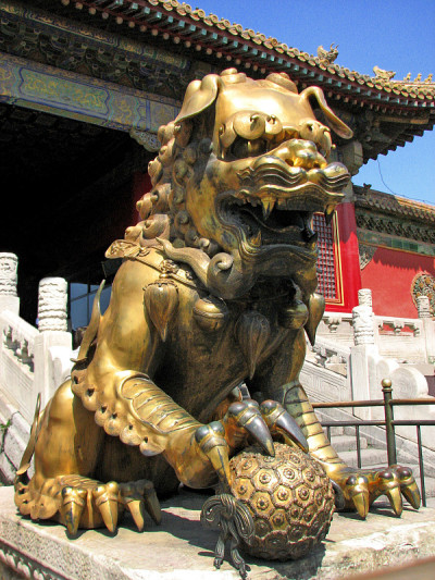 镀金狮子雕像，紫禁城，北京