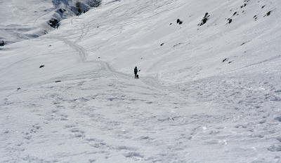 正在攀登那座雪山
