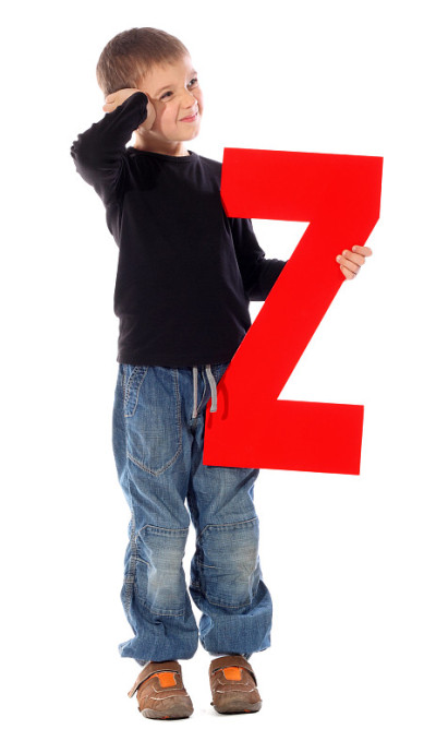 字母“Z”的男孩