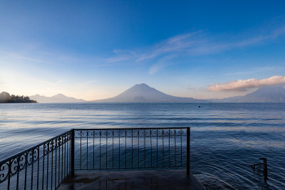 阿蒂特兰湖的美景