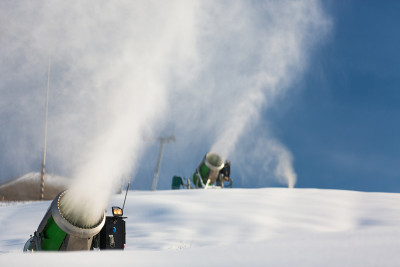 造雪机爆破人造雪