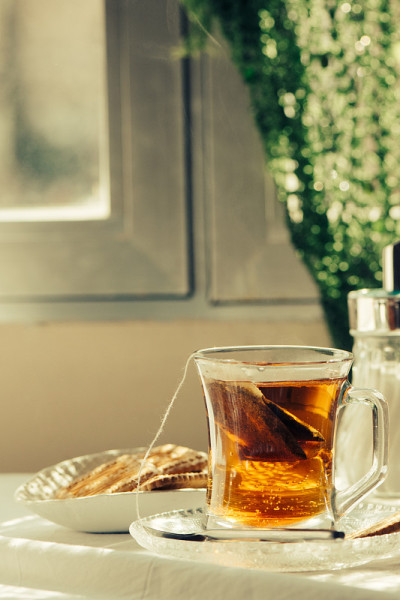 早餐桌上的一杯健康茶