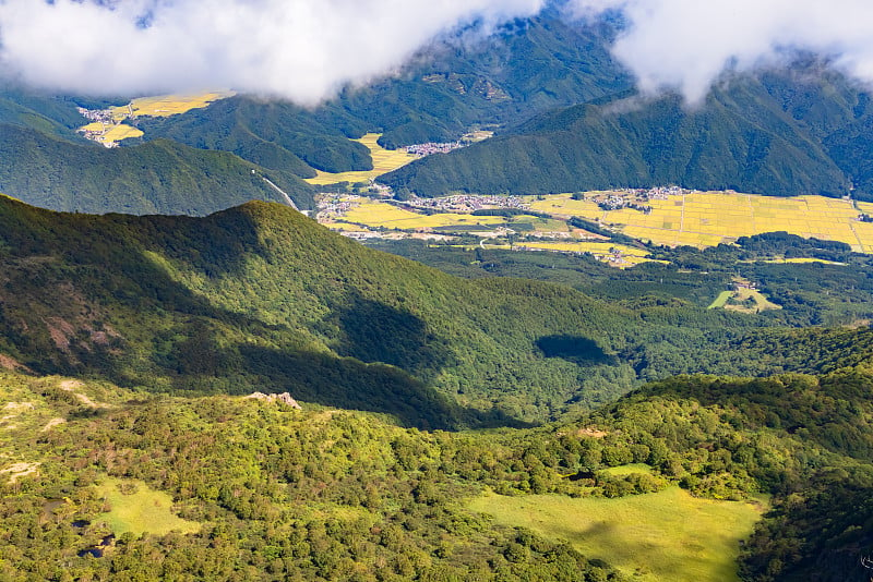 图为福岛县万代山顶的风景