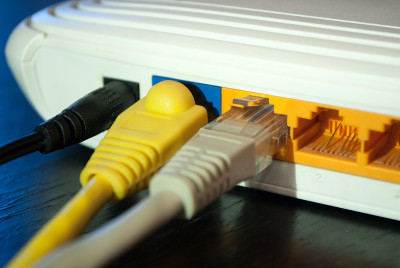互联网UTP电缆插入wifi路由器