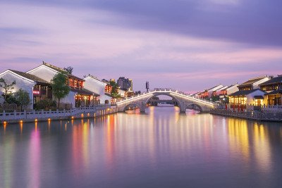 中国苏州周庄古镇的古建筑和旅游景观