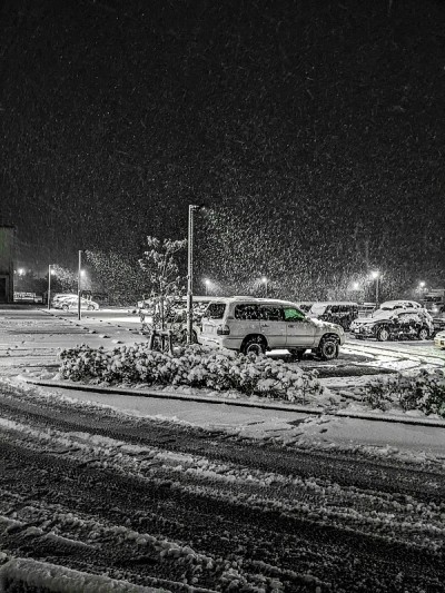 停车场的雪景。