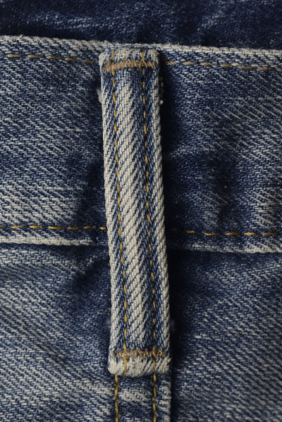 蓝色牛仔裤腰带环