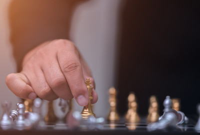 商人拿着金王棋