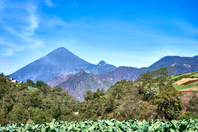 圣诞老人María火山后面的山谷