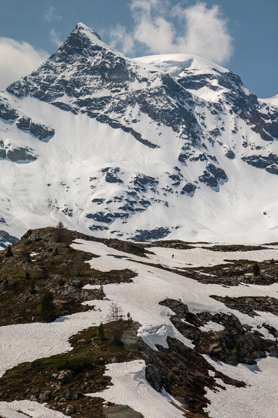 从瑞士恩加丁的山的全景在Grisons，瑞士阿尔卑斯山，欧洲