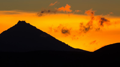 堪察加半岛火山上的日出