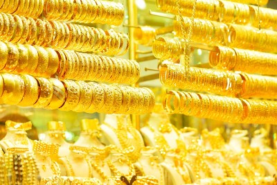 金手镯和珠宝
