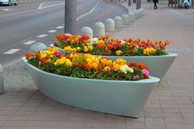 两个船形的城市花坛